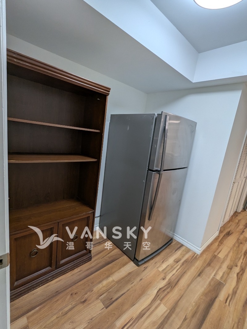260815110435_house pics-kitchen2.jpg